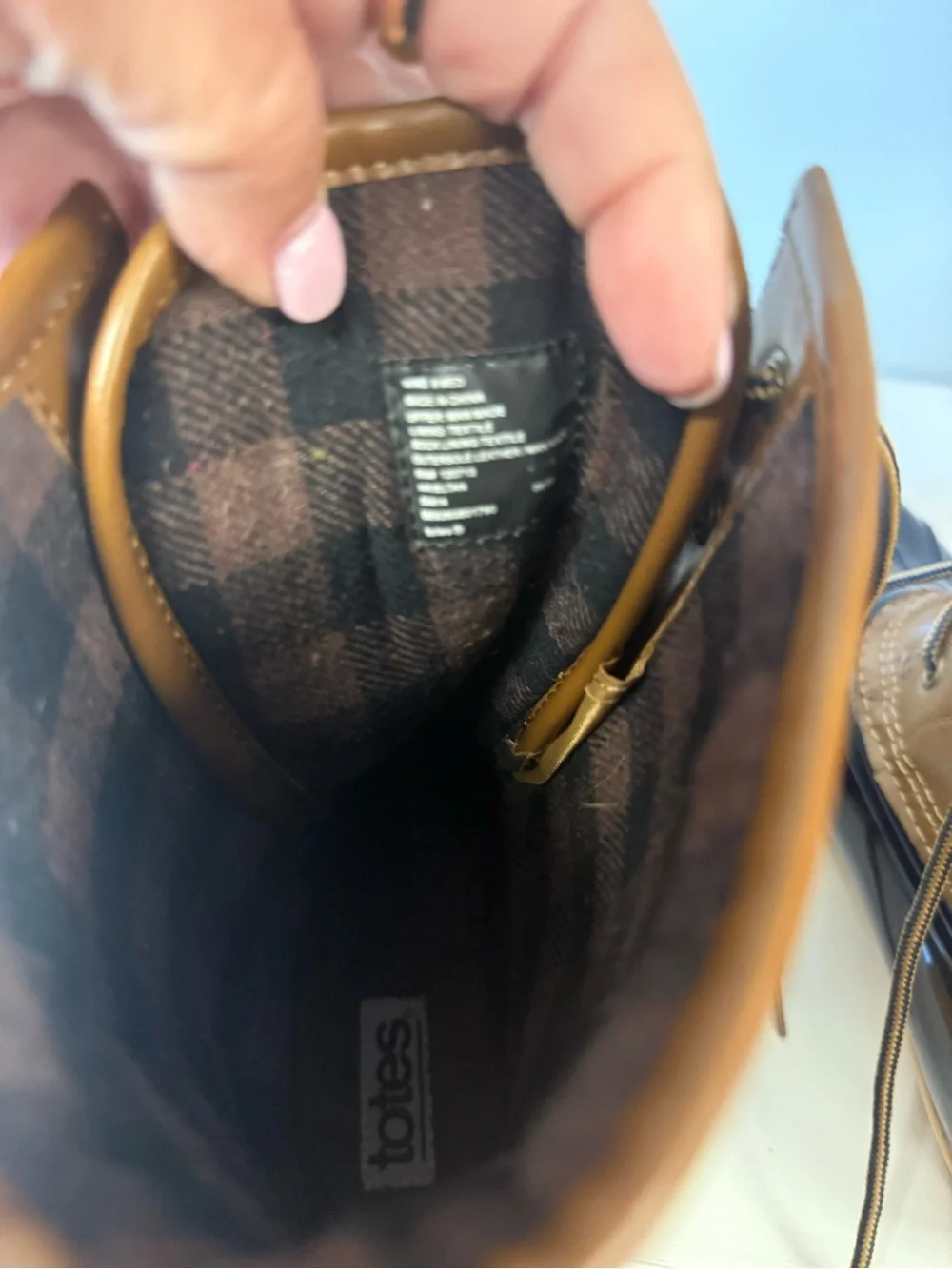 Classic totes Duck rain Boots in Brown and Navy size 9